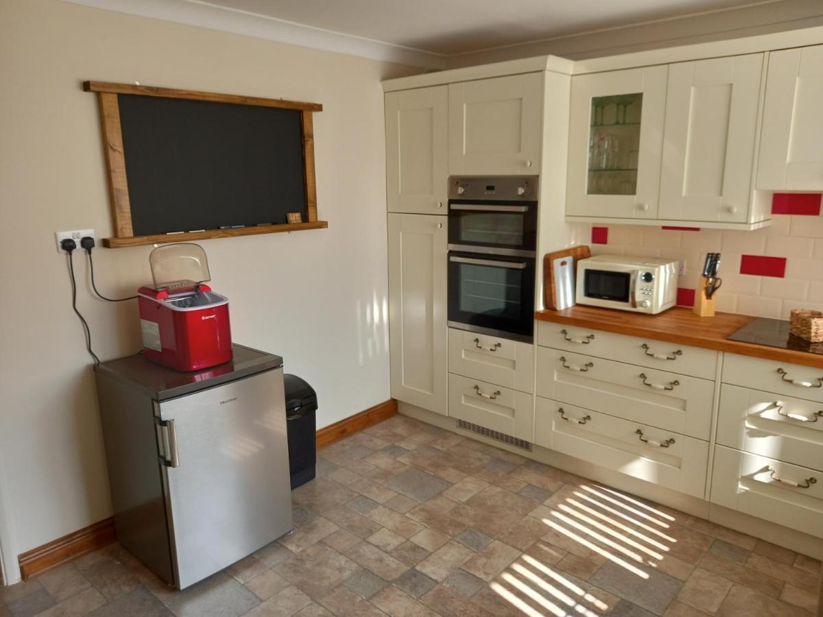 Pet Friendly Beautiful Detached Cottage Close To Spurn Point, Easington And Withersea Kingston upon Hull Buitenkant foto