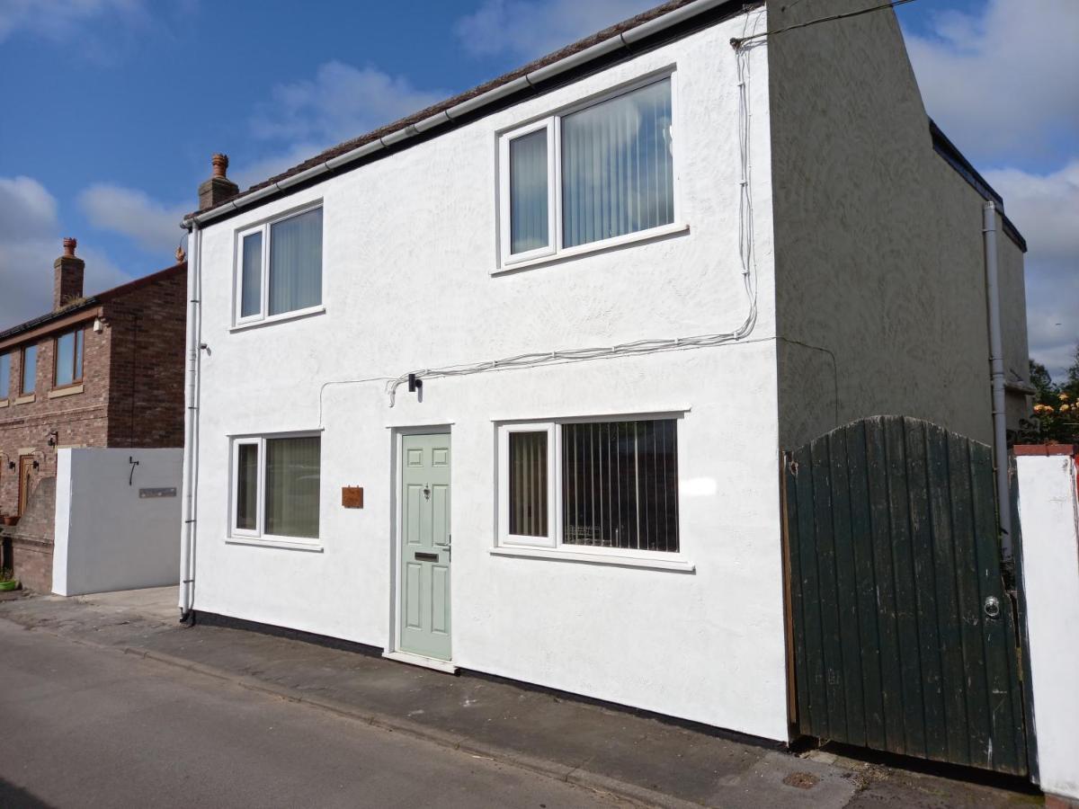 Pet Friendly Beautiful Detached Cottage Close To Spurn Point, Easington And Withersea Kingston upon Hull Buitenkant foto
