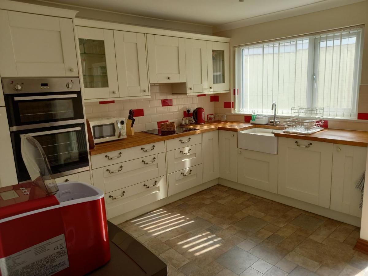 Pet Friendly Beautiful Detached Cottage Close To Spurn Point, Easington And Withersea Kingston upon Hull Buitenkant foto